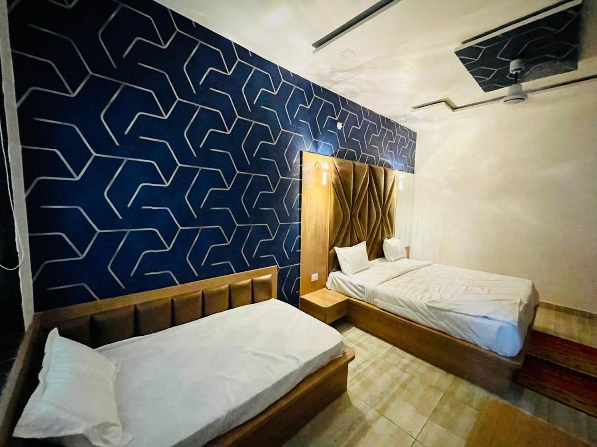 Hotel B P Emerald Mathura Exteriér fotografie