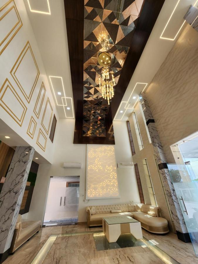 Hotel B P Emerald Mathura Exteriér fotografie